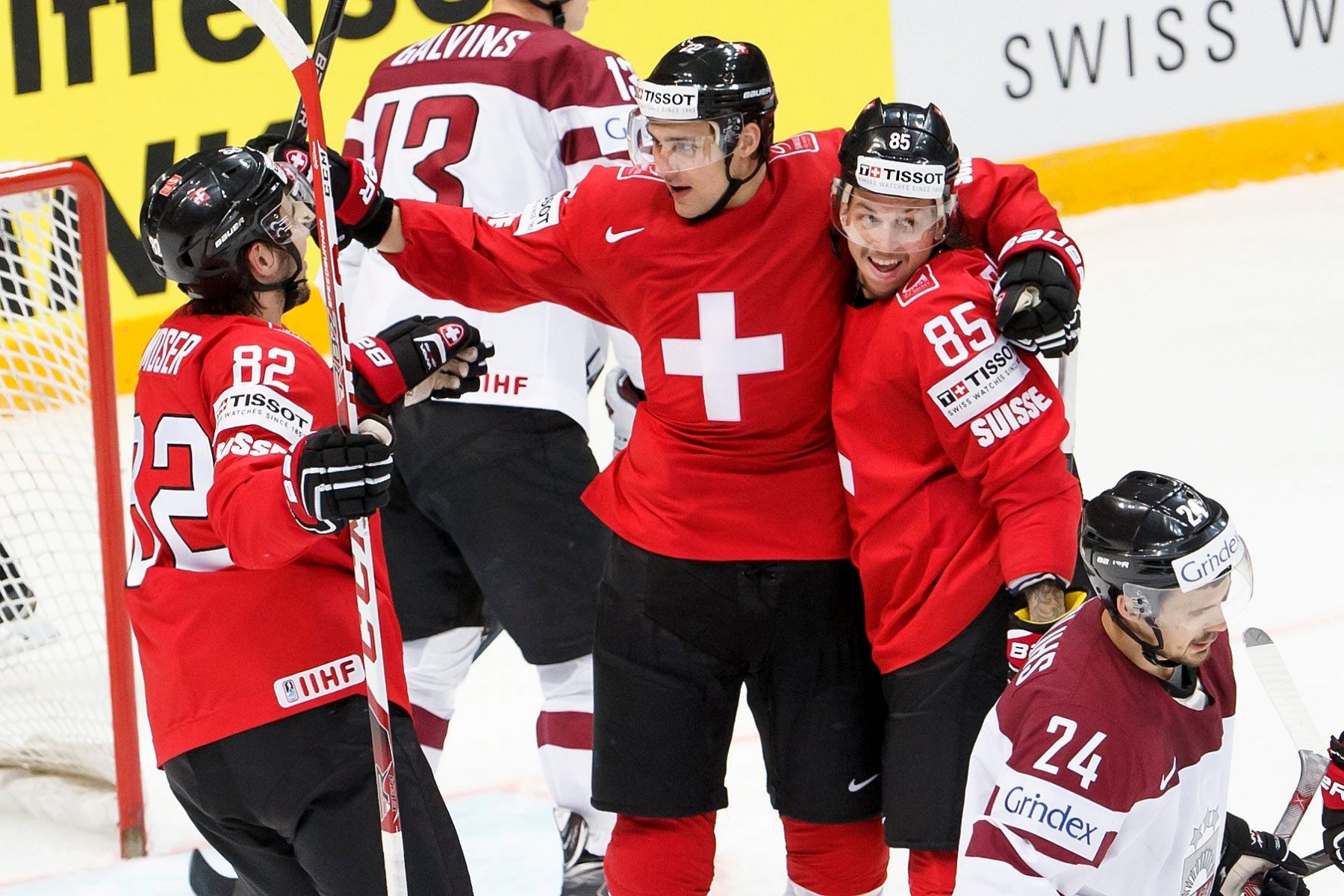 Switzerland's Nino Niederreiter, centre, celebrates his goal with teammates Simon Moser, left, and Sven Andrighetto, right, after scored the 2:0, during the IIHF 2016 World Championship preliminary round game between Switzerland and Latvia, at the Ice Palace, in Moscow, Russia, Wednesday, May 11, 2016. (KEYSTONE/Salvatore Di Nolfi) RUSSIA ICE HOCKEY IIHF WC 2016 CHE LAT