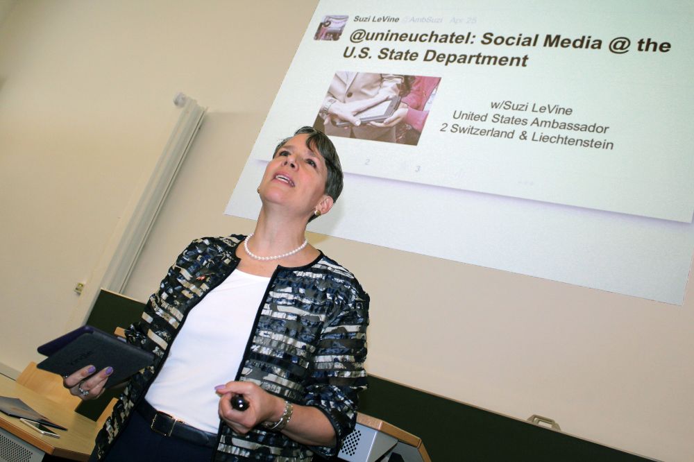 L’ambassadrice des Etats-Unis, Suzi LeVine, était de passage lundi matin à l’Université de Neuchâtel pour y parler communication politique et réseaux sociaux.