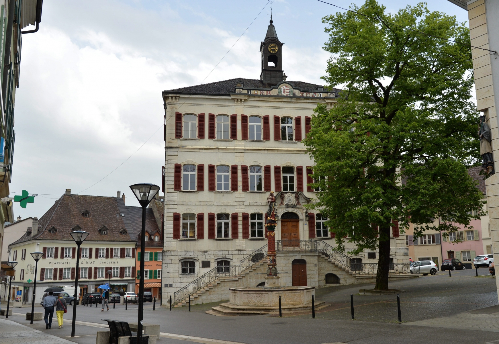 L'hôtel de ville de Delémont pourrait abriter le siège de la future administration.