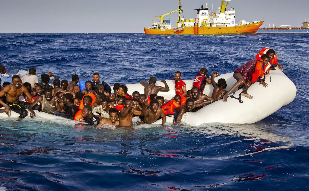 De nombreux migrants tentent toujours de traverser la Méditerranée sur des bateaux de fortune.