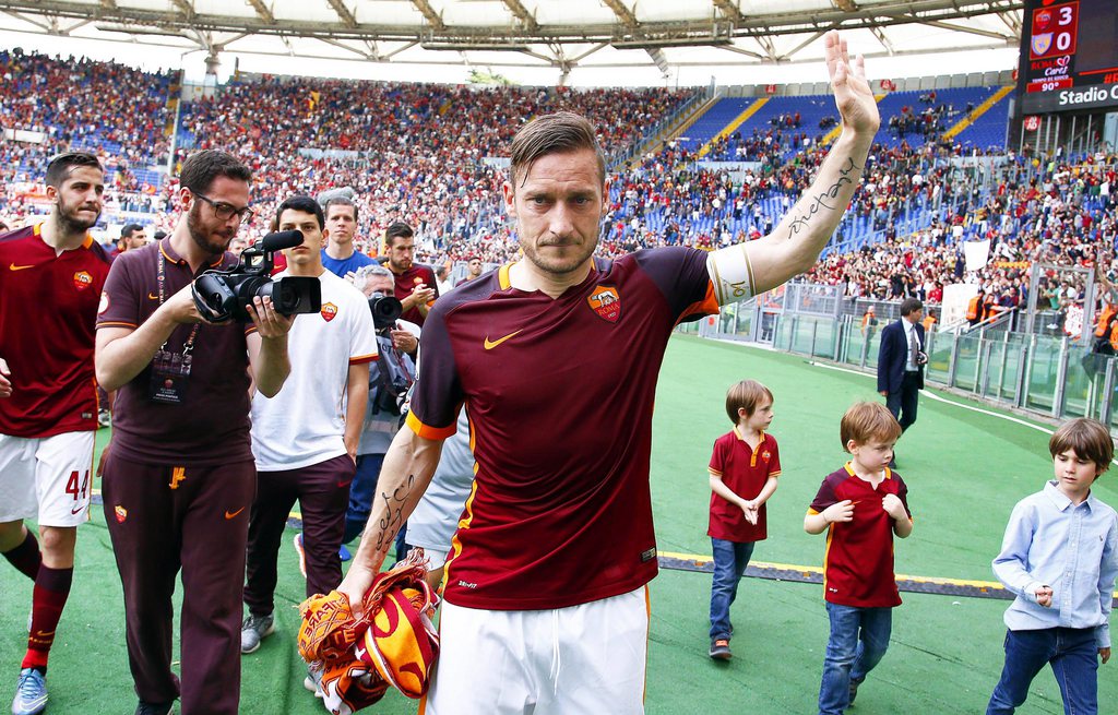 Capitaine emblématique de la Roma, Totti ne veut pas raccrocher ses crampons.