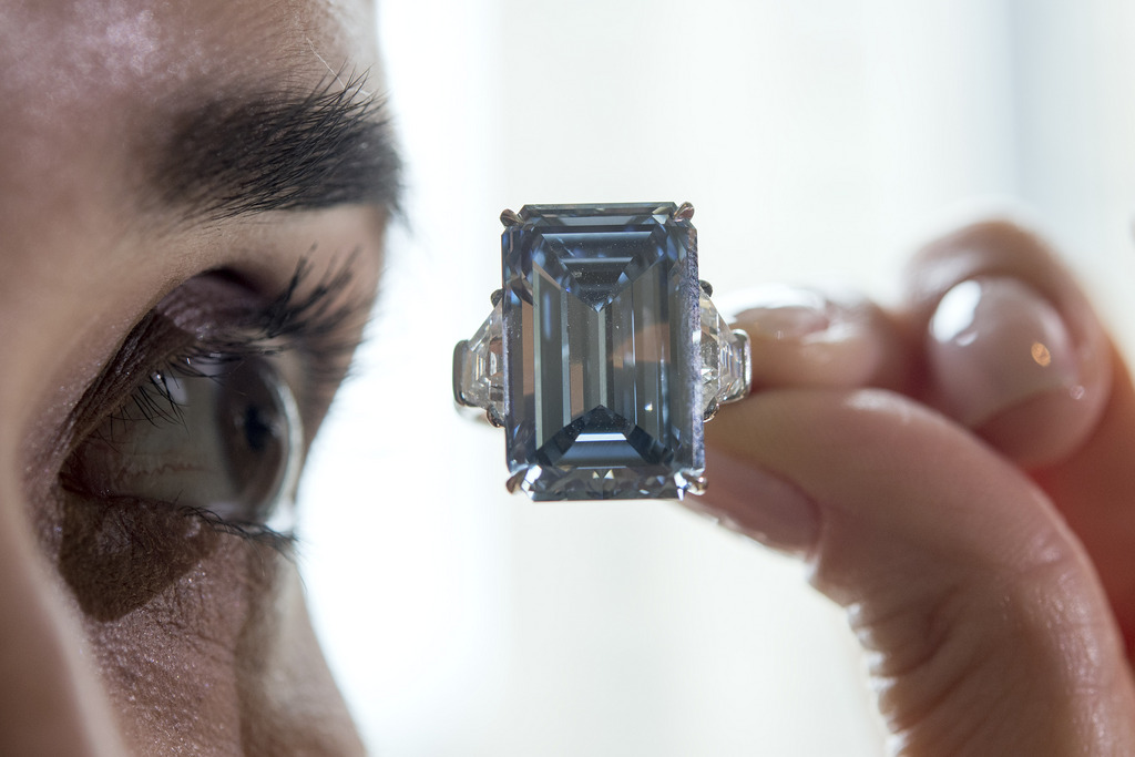 C'est désormais le diamant le plus cher du monde.