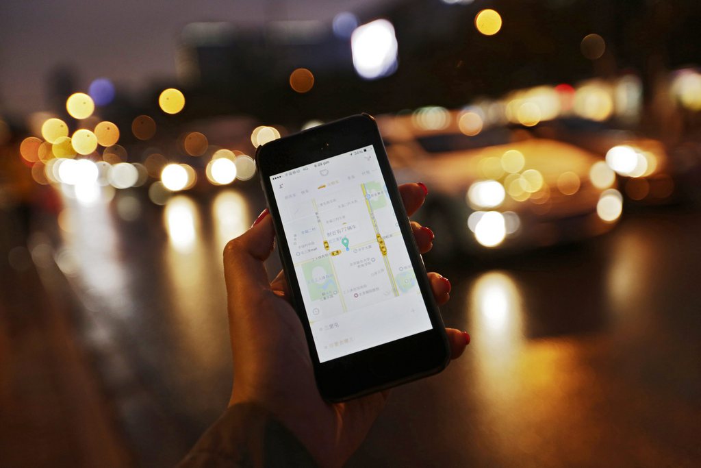 Le service Uber permet de commander une voiture avec chauffeur depuis son smartphone.