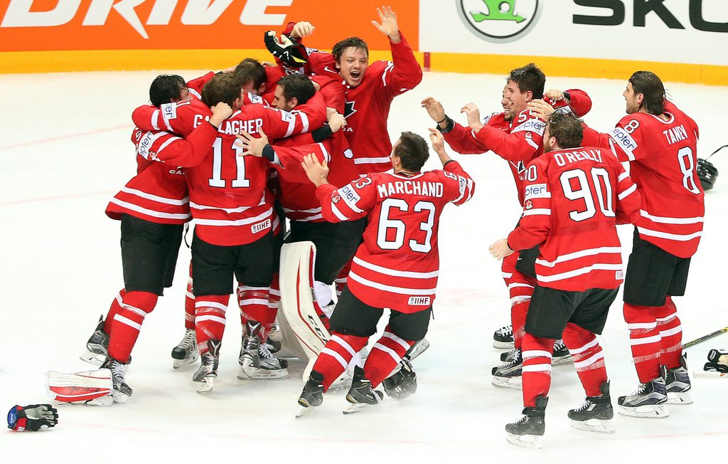 Les Canadiens célèbrent leur victoire de champions du monde.