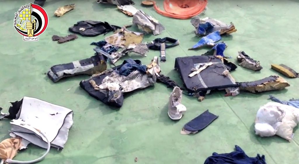 Les boîtes noires devraient permettre aux enquêteurs de comprendre pourquoi l'avion s'est écrasé en mer.