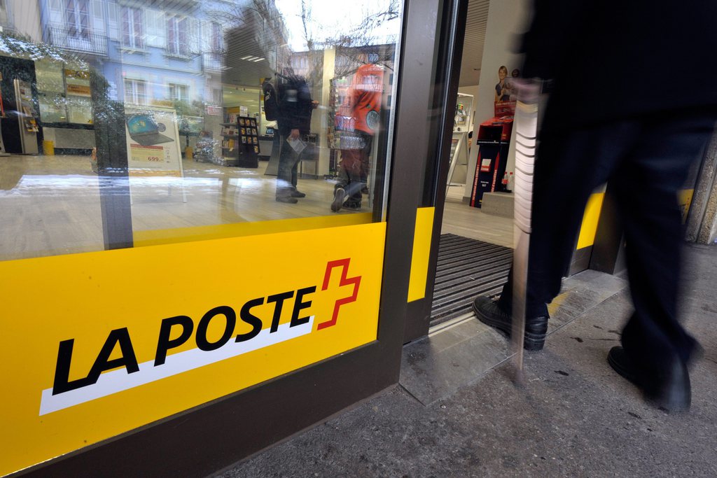 Une centaine d'office de poste ont fermé leurs portes en Suisse en 2015.