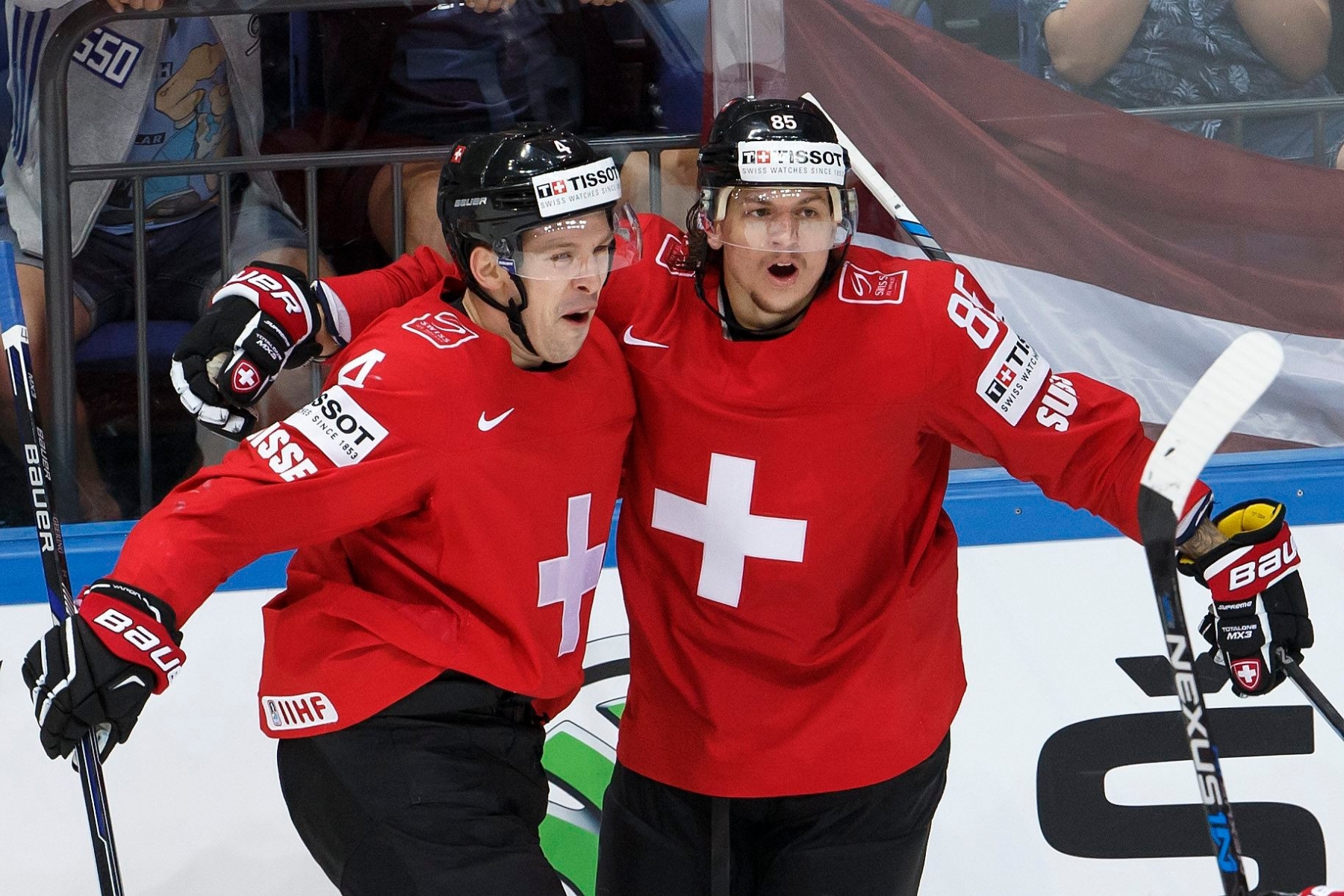 Switzerland's Sven Andrighetto, right, celebrates his goal with teammate Patrick Geering, right, after scoring the 4:3, during the IIHF 2016 World Championship preliminary round game between Switzerland and Latvia, at the Ice Palace, in Moscow, Russia, Wednesday, May 11, 2016. (KEYSTONE/Salvatore Di Nolfi) RUSSIA ICE HOCKEY IIHF WC 2016 CHE LAT