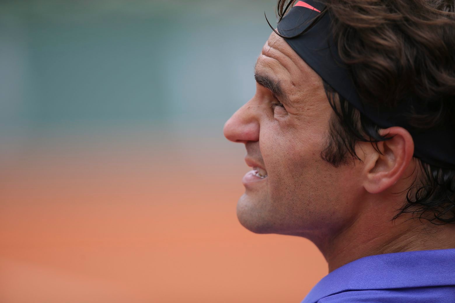 FILE - Switzerland's Roger Federer takes a break between games in the first round match of the French Open tennis tournament against Colombia's Alejandro Falla at the Roland Garros stadium, in Paris, France, Sunday, May 24, 2015. Federer won in three sets 6-3, 6-3. 6-4. Swiss star Roger Federer has pulled out of the French Open because of concerns over the risk of injury. (KEYSTONE/AP Photo/David Vincent) TENNIS FRENCH OPEN FEDERER OUT