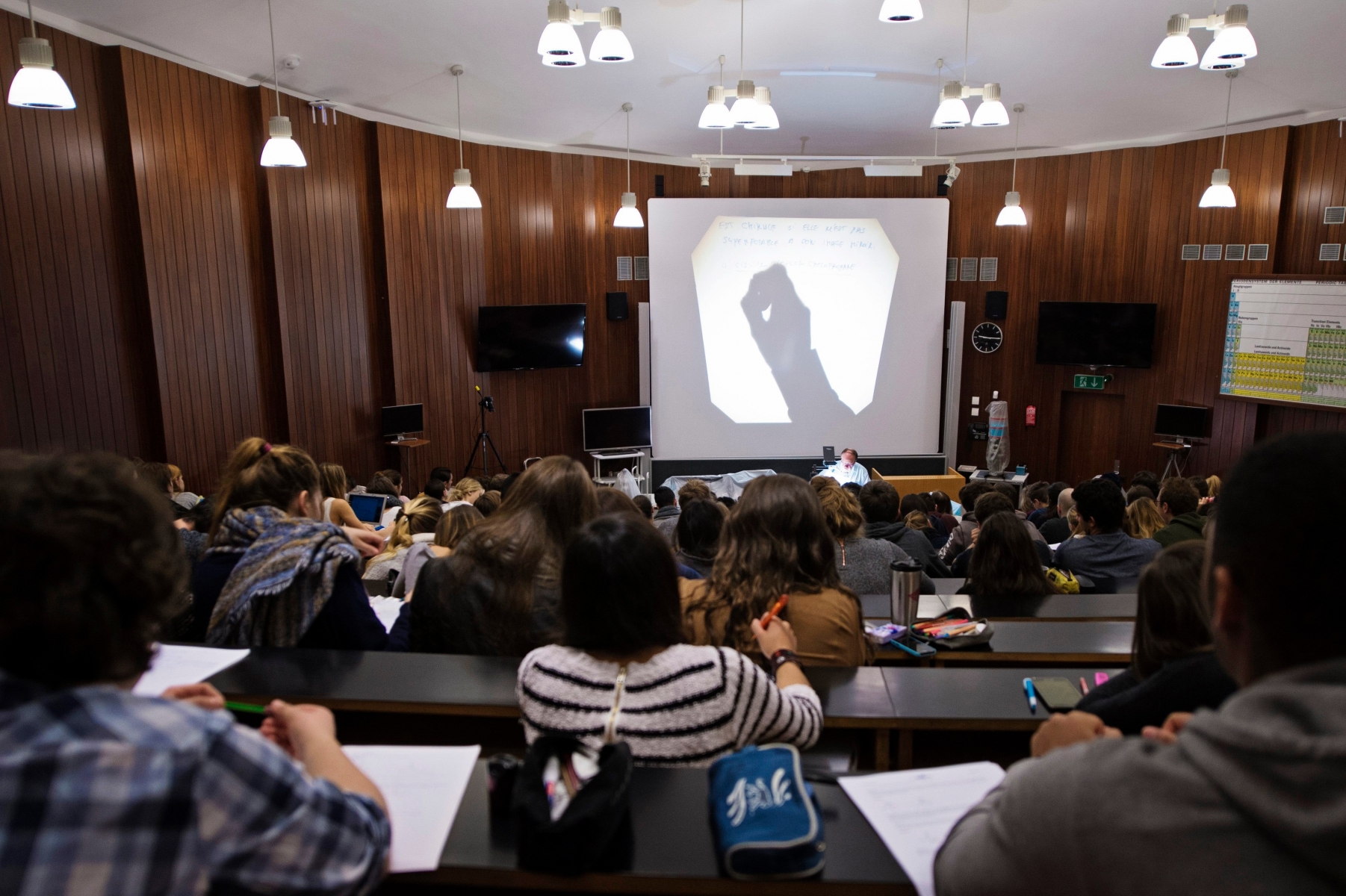 Universite Neuchatel: Unimail, sciences 

cours de chimie organique 



Neuchatel, le 16 novembre 2015

Photo: David Marchon







 NEUCHATEL