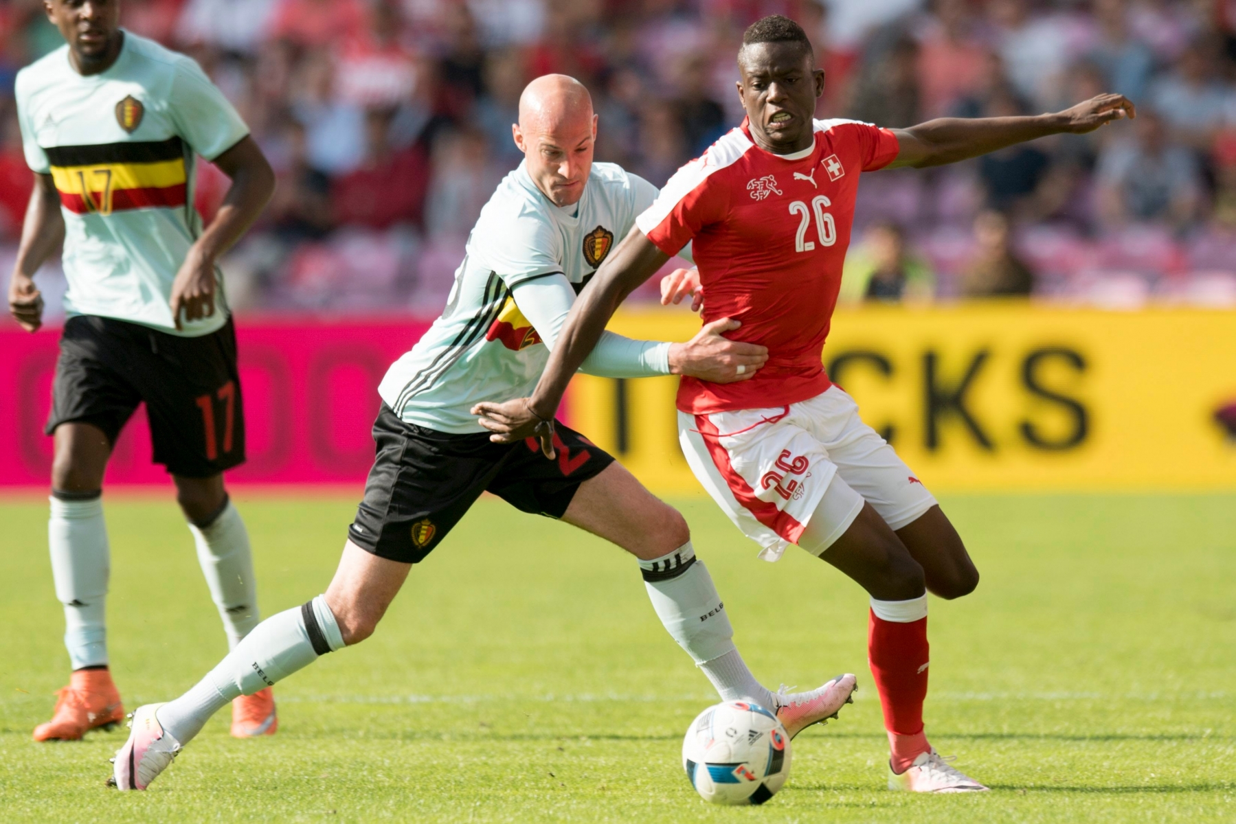 Belgian Laurent Caiman, left, fights for the ball with Swiss forward Denis Zakaria, right, during an international friendly test match between the national soccer teams Switzerland and Belgium, at the stade de Geneve stadium, in Geneva, Switzerland, Saturday, May 28, 2016. Switzerland and Belgium national soccer teams prepare for the UEFA Euro 2016 that will take place from June 10 to July 10, 2016 in France. (KEYSTONE/Laurent Gillieron) SWITZERLAND EURO 2016 TEST MATCH CHE BEL