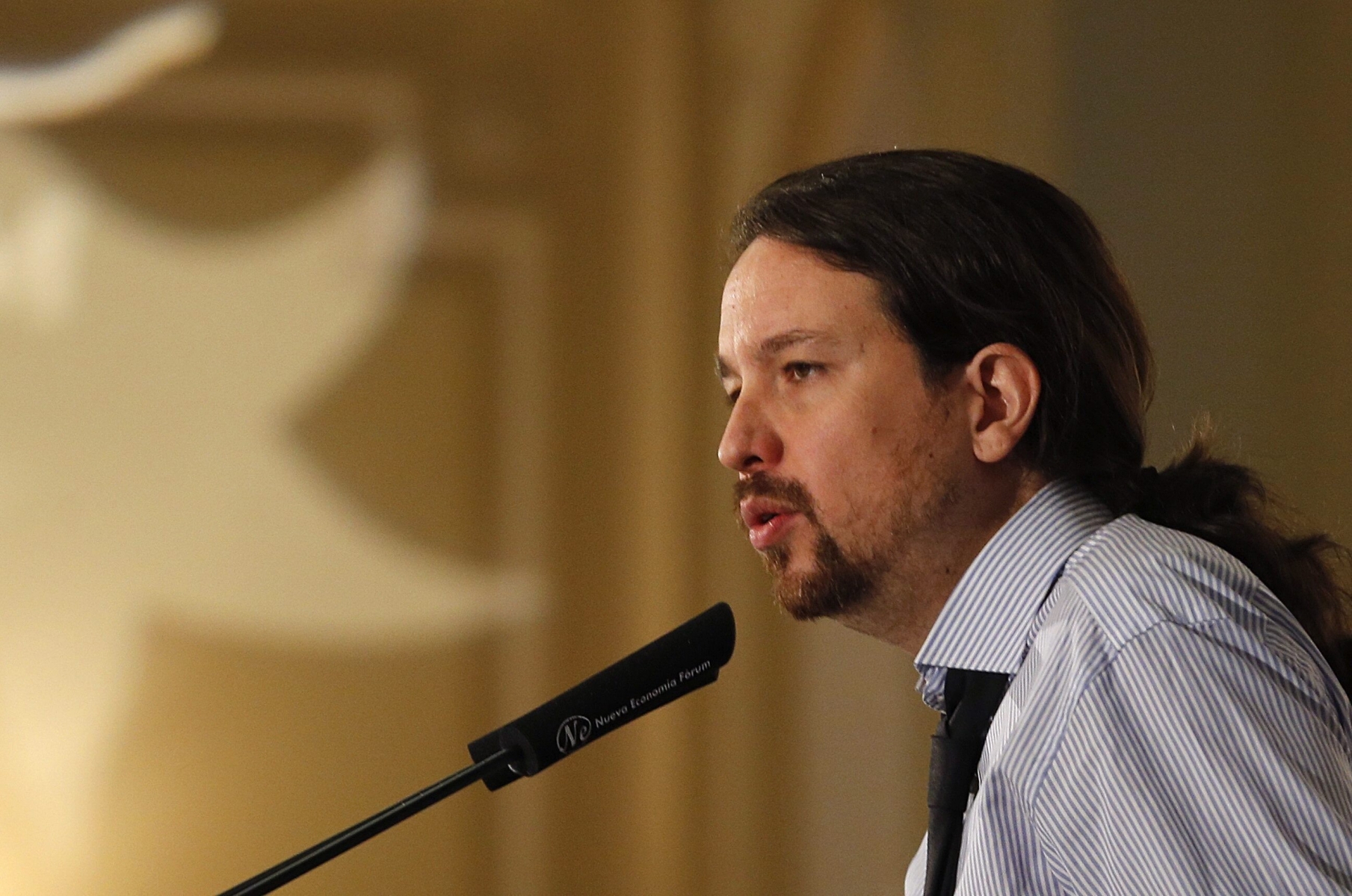 epa05348282 Pablo Iglesias, leader of Spanish party 'Podemos' ('We can'), attends a briefing breakfast at a hotel in Madrid, Spain, 06 June 2016. 'Podemos' and the 'Izquierda Unida' (United left) party have agreed to present a joint candidacy for Spain's general elections as a coalition 'Unidos Podemos' ('United we can') in order to join forces to obtain enough votes to form a government next 26 June 2016.  EPA/BALLESTEROS SPAIN ELECTIONS PARTIES