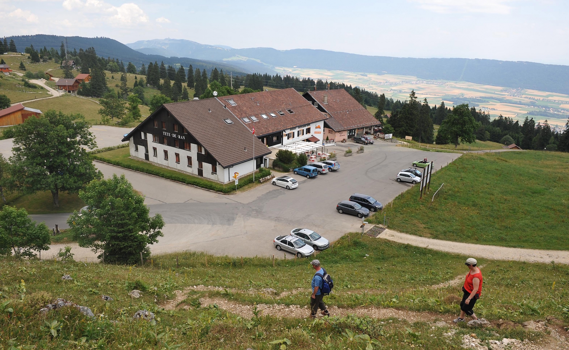 Balade sur les Cretes entre la Vue-des-Alpes et Tete-de-Ran



Tete-de-Ran  le 21 juillet 2010

Photo R Leuenberger TETE-DE-RAN