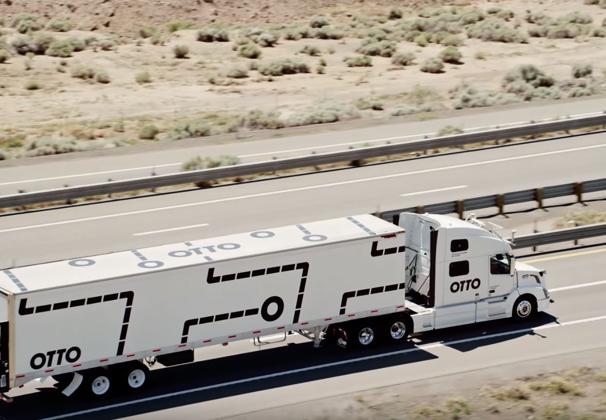 Otto ne construit pas des camions, mais il équipe les véhicules existants avec son système autonome. 