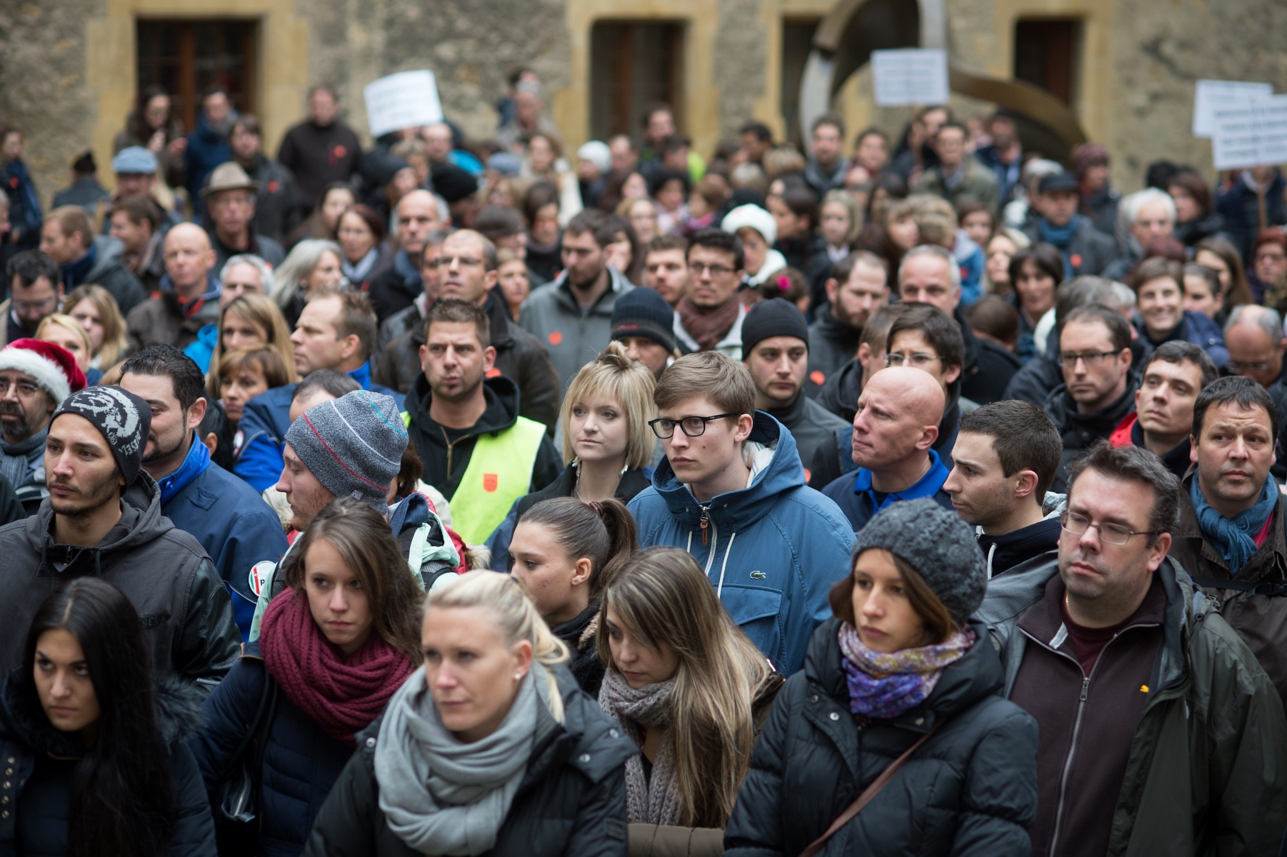 Enseignants et employés de la fonction publique manifestaient au Château en décembre de l'année dernière.  PHOTO DAVID MARCHON