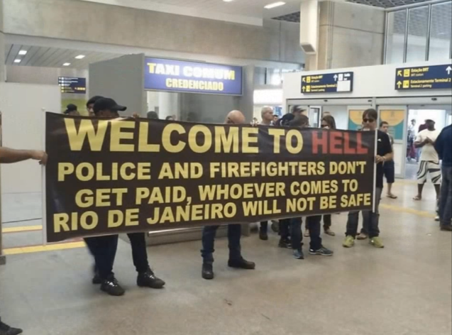 La police de Rio a commencé à manifester la semaine dernière contre le retard des salaires qui dure depuis au moins deux mois.