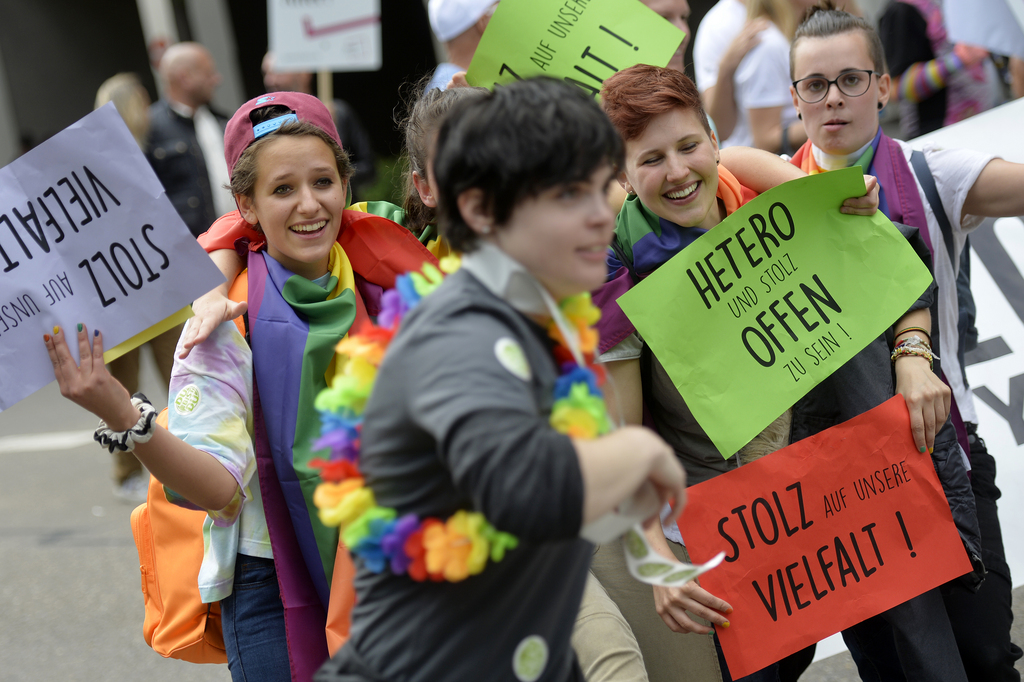 "Zurich Pride" a attiré plus de 10'000 personnes dans la vieille ville. 