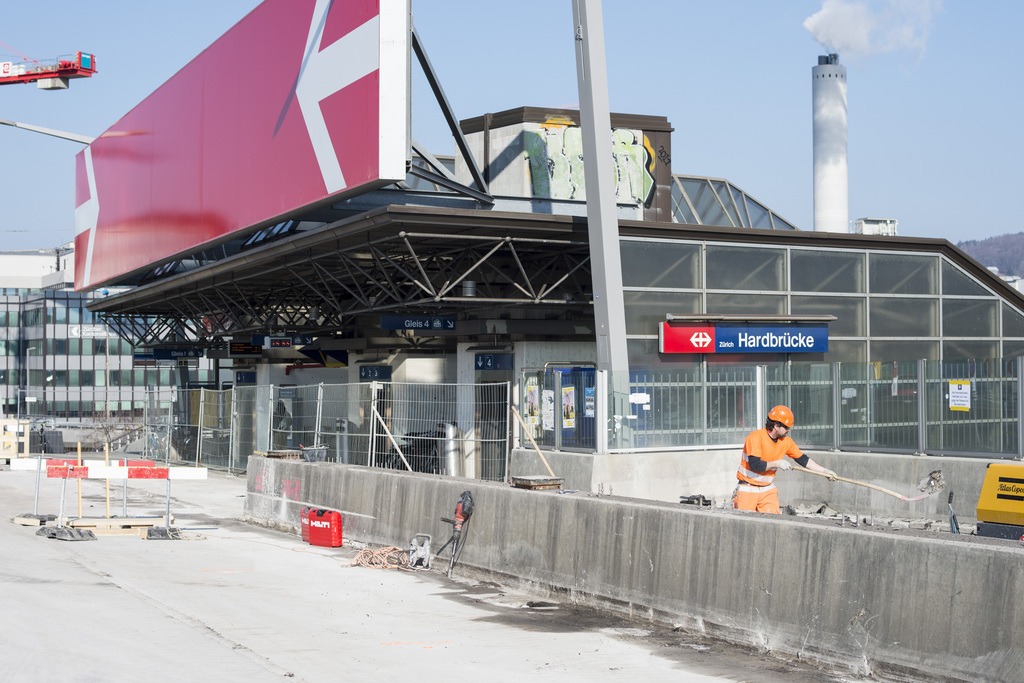 Les fêtards s'étaient rassemblés sur la rampe de la gare vers 23h30. (illustration)