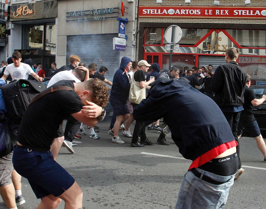 Supporters russes et anglais se sont affrontés à Lille. 