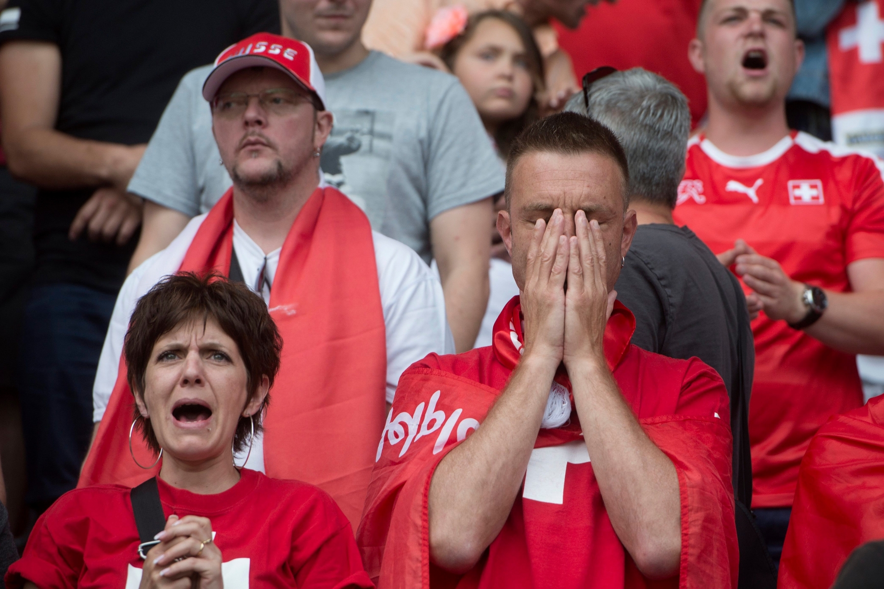 Euro foot

ambiance dans la fan zone de la maladiere lors du 1/8de finale Suisse - Pologne



Neuchatel, 25 06 2016

Photo : © David Marchon