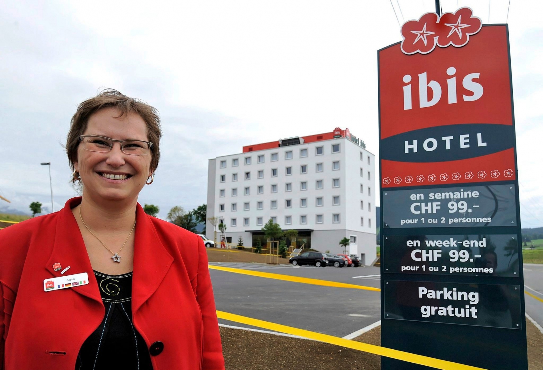 Ouverture du nouvel hôtel Ibis.

Sophie Rouvenaz, directrice de l'hôtel Ibis Bulle-La Gruyère.



Photo Lib/Vincent Murith, Bulle, 09.06.2011 Sophie Rouvenaz