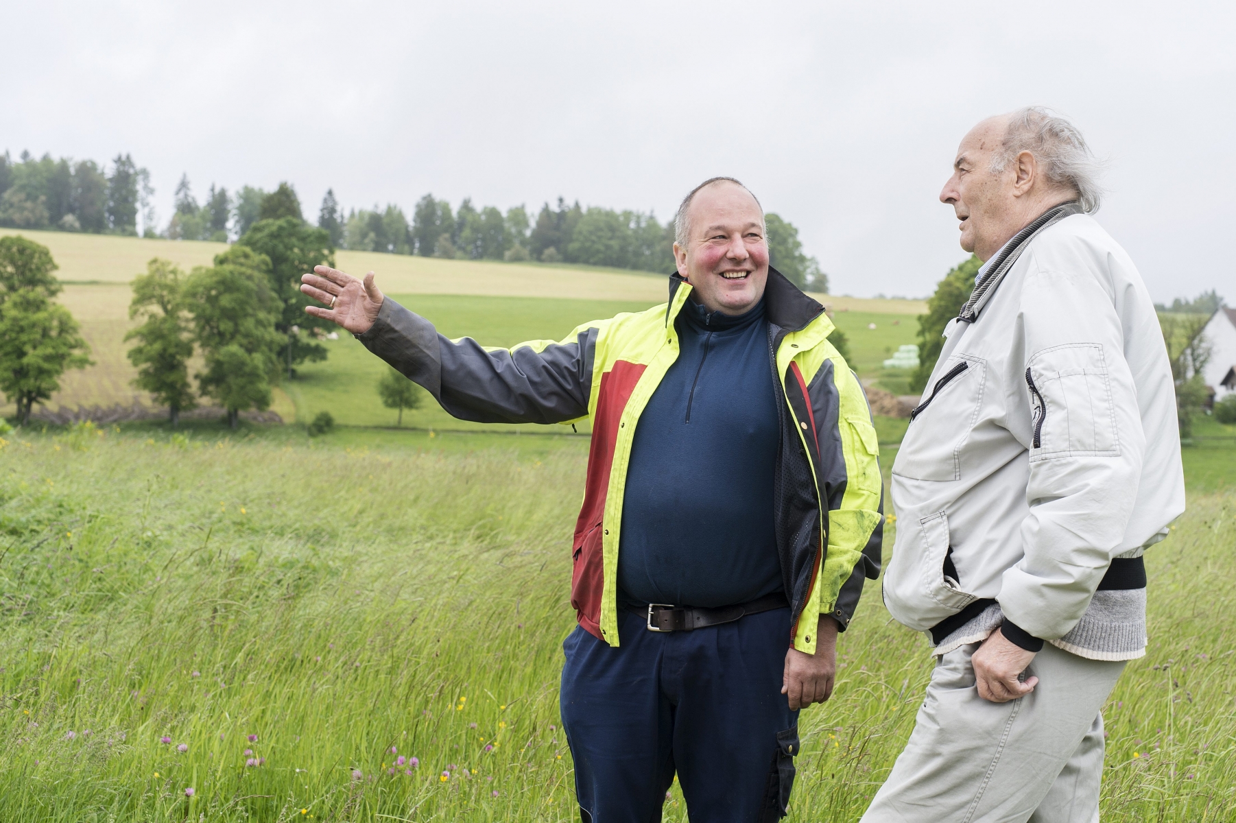 Didier Calame ( à gauche) et Raymond Bühler, le nouveau et l'ancien président des Sentiers du Doubs  Photo © David Marchon