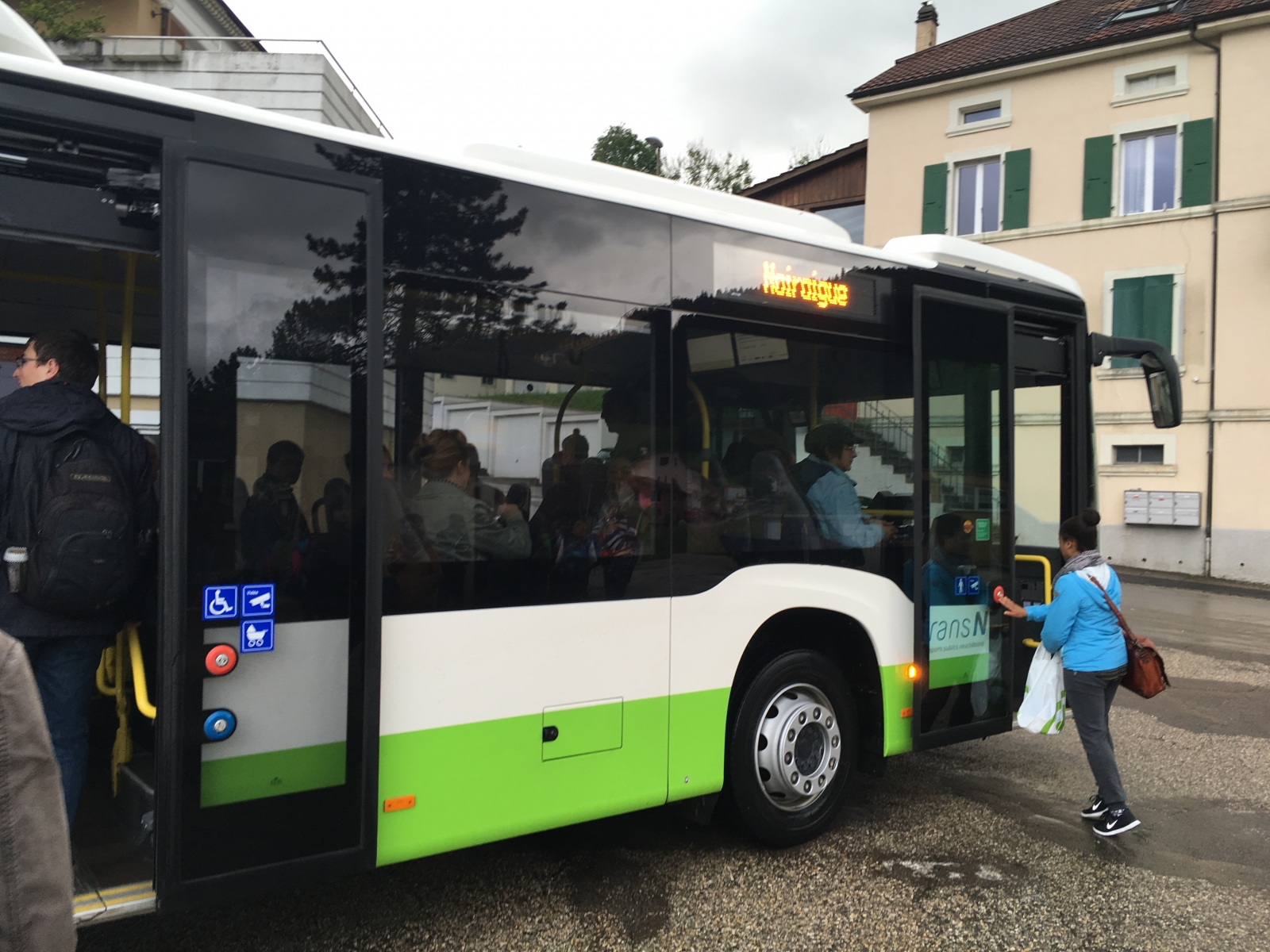 Un service de bus a été mis en place pour relier les villages du Vallon.