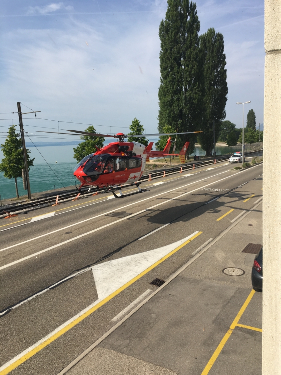 Un scootériste a perdu la vie ce lundi matin suite à un accident sur le quai Max-Petitpierre à Neuchâtel. Héliporté à l'Hôpital de Berne, il n'a pas survécu à ses blessures.