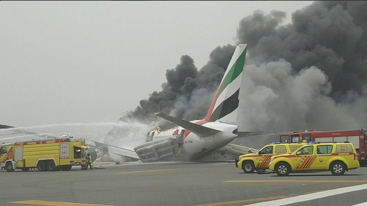 Les réacteurs du boeing ont pris feu.