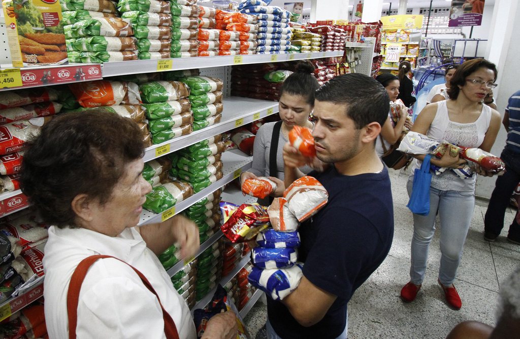 Au Venezuela, la pénurie d'aliments et de médicaments affecte 80% des produits.