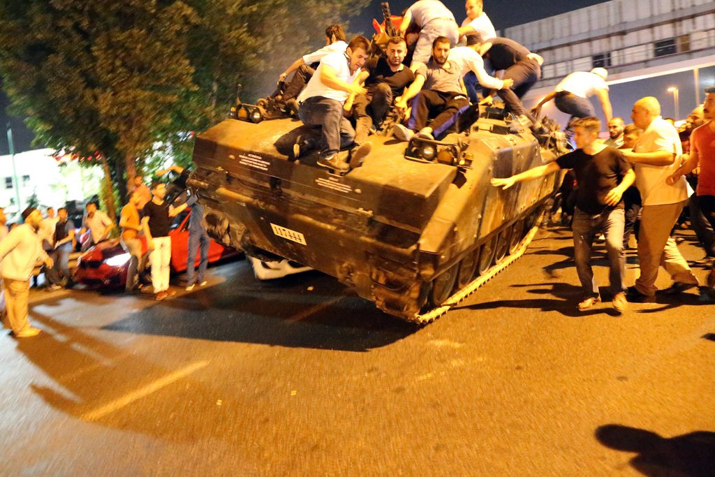 Près de 300 personnes sont décédées dans les affrontements entre putschistes et partisans du président Erdogan.