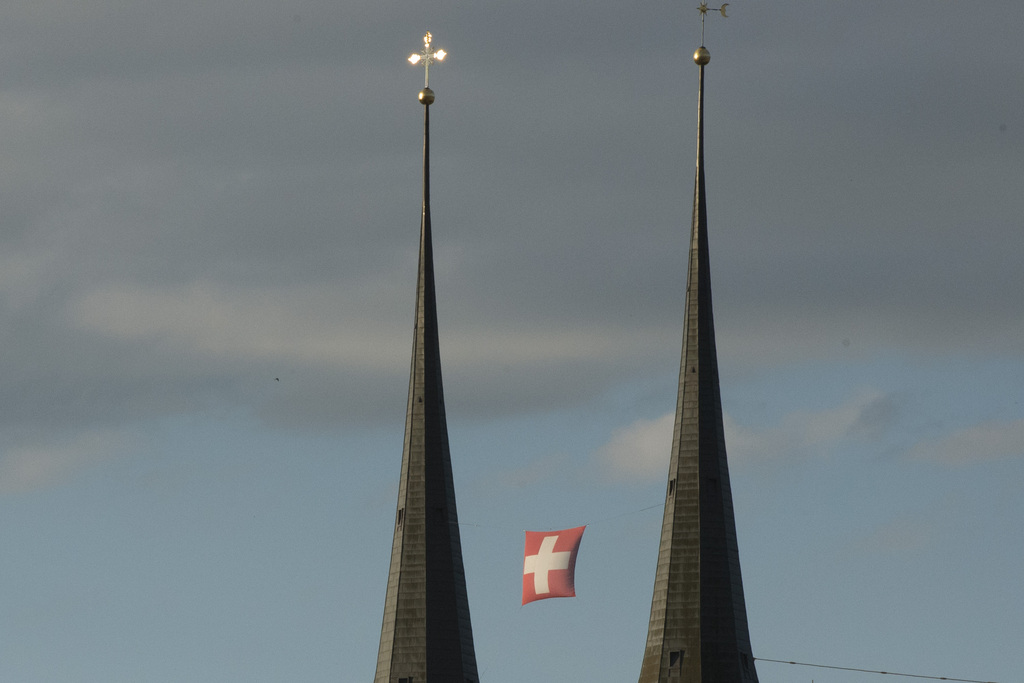 Le nouveau paragraphe de l'hymne national ne convainc que peu de communes suisses.