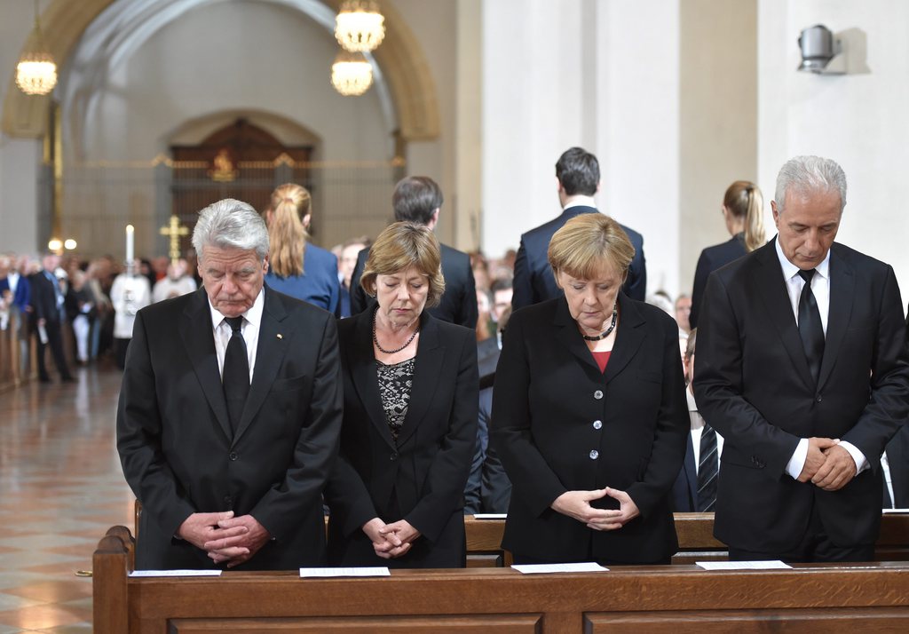 Le président allemand Joachim Gauck ainsi que la chancelière Angela Merkel se sont retrouvés à Munich pour rendre hommage aux victimes de la tuerie. 