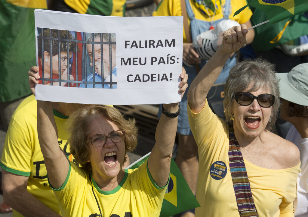 Les manifestants réclamaient la prison pour la présidente Dilma Rousseff et l'ancien président Luiz Inacio.