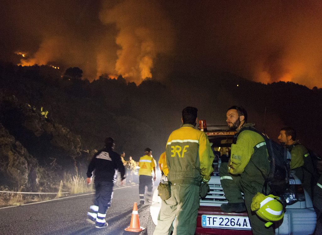 Environ 700 personnes ont été évacuées par mesure de précaution de zones proches de l'incendie.