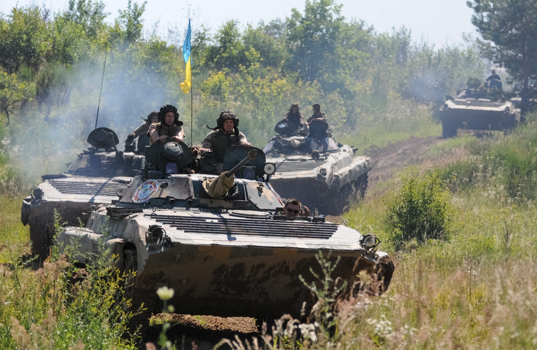 epa05407505 Ukrainian soldiers drive on armored military vehicles as they attend the joint military exercises 'Rapid Trident 2016' at the Yavoriv training ground, near the western Ukrainian city of Lviv, Ukraine, 04 July 2016. 'Rapid Trident' supports interoperability among Ukraine, the USA, NATO and Partnership for Peace member nations. An estimate 2,000 soldiers from 14 countries are taking part in this year's exercise from 27 June to 08 July 2016.  EPA/IVAN BOBERSYY UKRAINE MILITARY EXERCISES