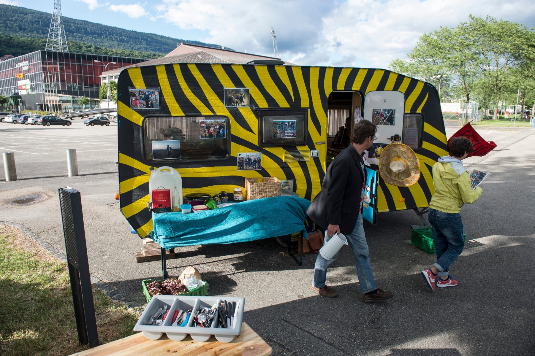 L'amer obtient le droit d'avoir son petit pied-a-terre sous forme d'une caravane en face du parking de la patinoire. 



Neuchatel, le 13.07.2016



Photo : Lucas Vuitel