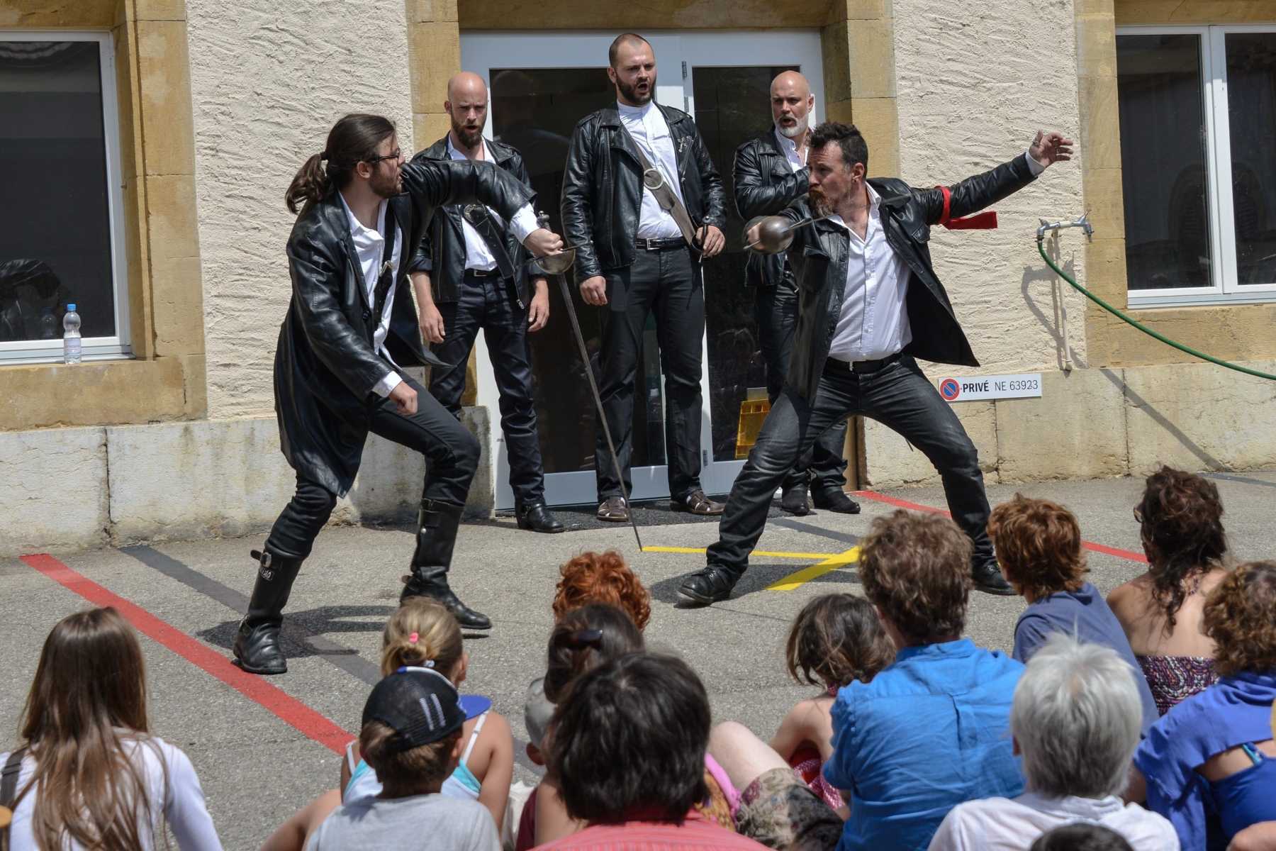 "Les Trois Mousquetaires" par les Batteurs de paves



NEUCHATEL

14 06 2014

PHOTO: CHRISTIAN GALLEY THEATRE DE RUE