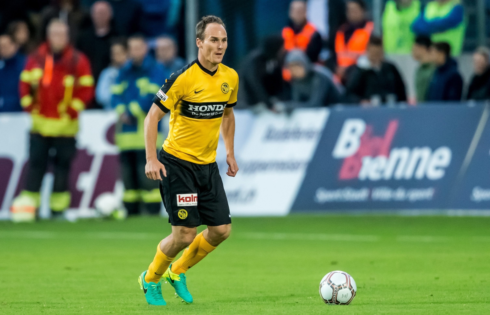 BSC Young Boys'  Steve von Bergen in action during a soccer match of the international Uhrencup tournament between Switzerland's BSC Young Boys and Germany's Borussia Moenchengladbach at the Stadium Bruehl in Grenchen, Switzerland, Wednesday, July 13, 2016.  (KEYSTONE/Thomas Hodel) SCHWEIZ FUSSBALL UHRENCUP 2016 BSC YOUNG BOYS MOENCHENGLADBACH