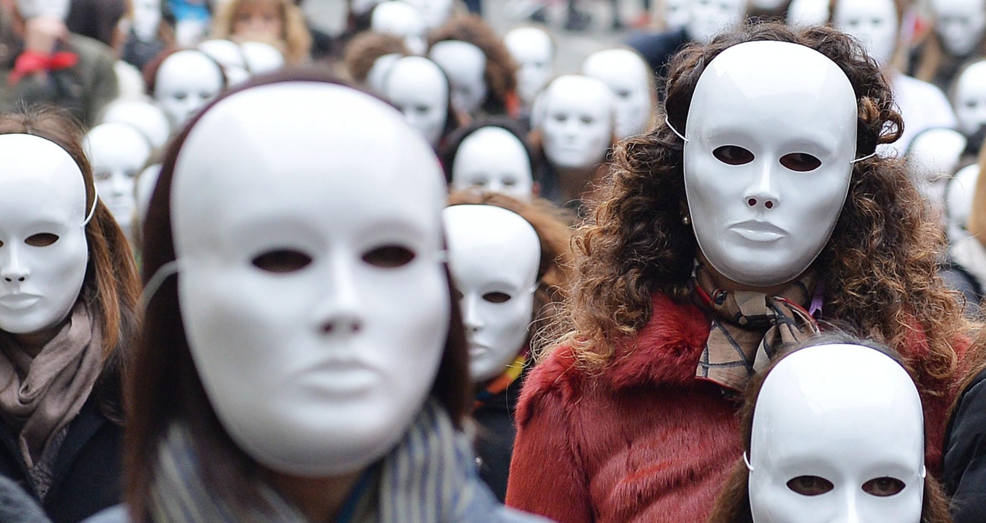 epa04503354 Women wear a white masks during a protest rally on the occasion of the International Day for the Elimination of Violence against Women, in Turin, Italy, 25 November 2014.  EPA/ALESSANDRO DI MARCO ITALY VIOLENCE WOMEN