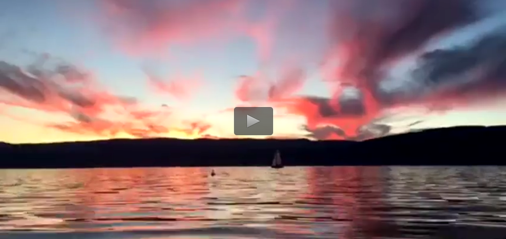 La vidéo a été prise lundi soir sur les bords du lac de Neuchâtel.