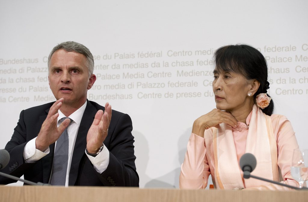 Aung San Suu Kyi et Didier Burkhalter lors de la conférence de presse écourtée à Berne. 