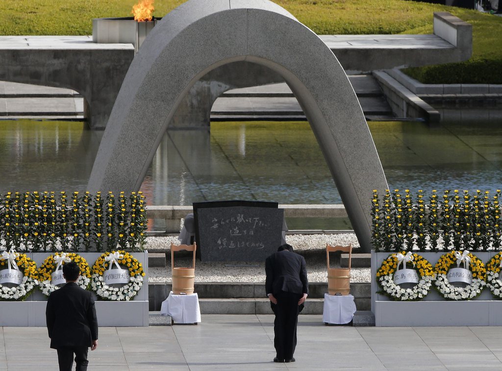 Quelque 50000 personnes ont participé à la cérémonie officielle, et des milliers d'autres aux nombreuses manifestations, concerts ou forums organisés à travers Hiroshima, ville-symbole de l'opposition à l'arme nucléaire.