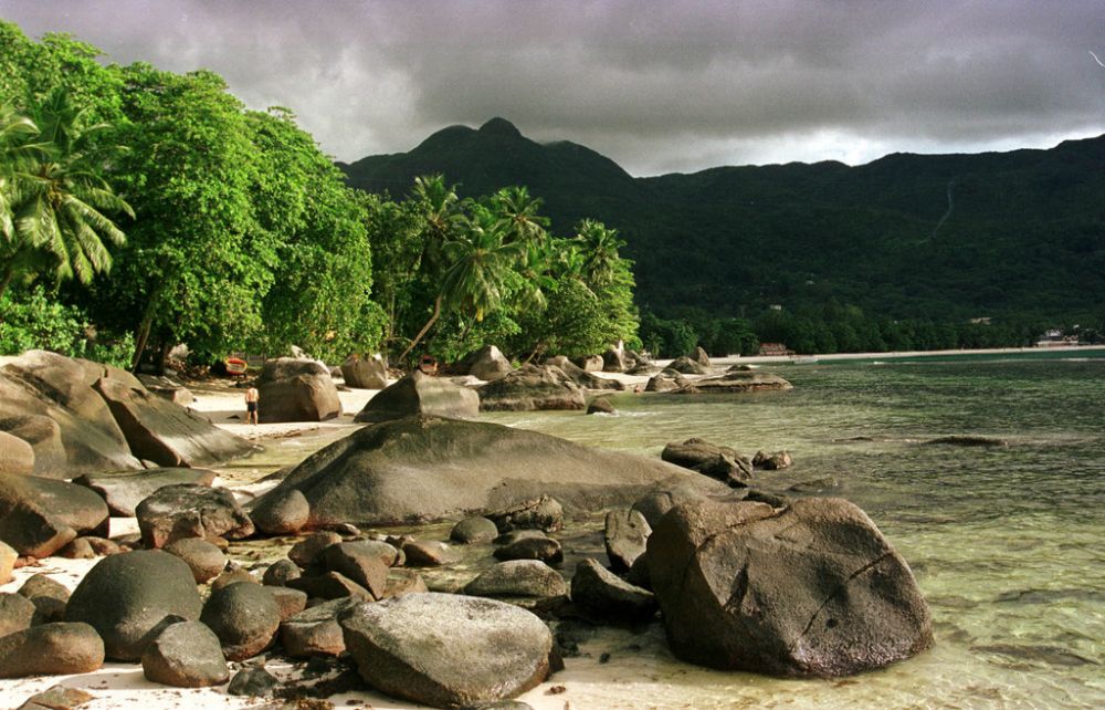 Le groupe d'îles "seront incessamment proclamées Réserve Naturelle" et "seront gérées par la Fondation Save our Seas en étroite collaboration avec le Ministère de l'Environnement et de l'Energie.