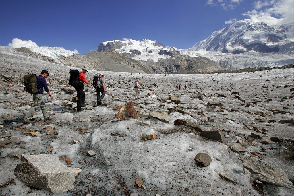 Les alpinistes ont fait une chute de 800 mètres.