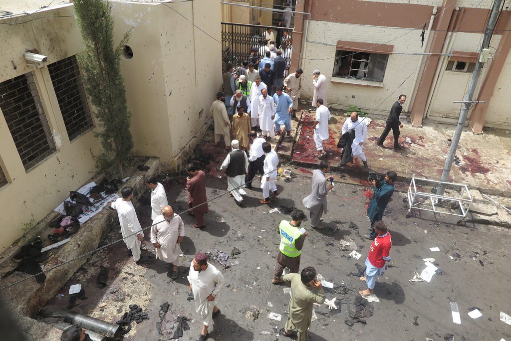 Une faction des talibans pakistanais a revendiqué lundi l'attentat-suicide dans un hôpital du sud-ouest du pays.