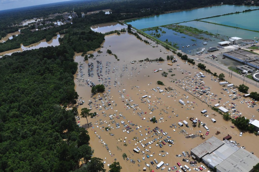 En Louisiane, le niveau de nombreux cours d'eau devrait rester anormalement élevé jusqu'à mardi au moins, et par endroits, l'eau ne devrait commencer à redescendre qu'à partir de mercredi.