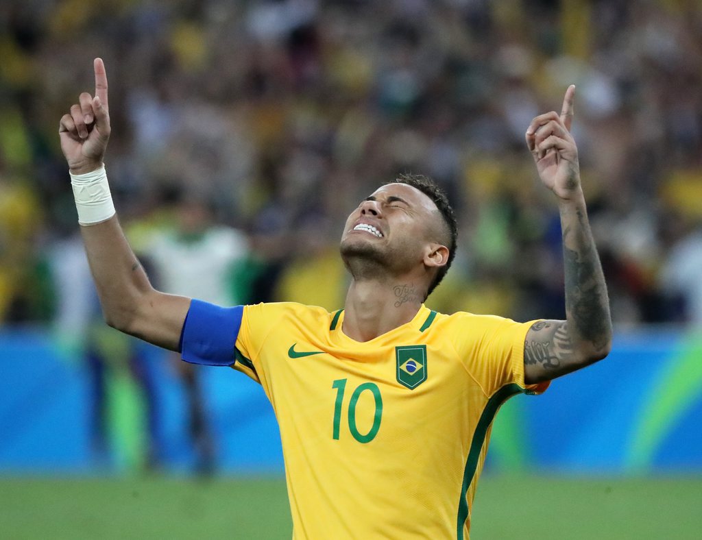 "Je ne veux plus être le capitaine de l'équipe du Brésil", a dit le joueur sur la télévision Globo, sans préciser ses raisons.