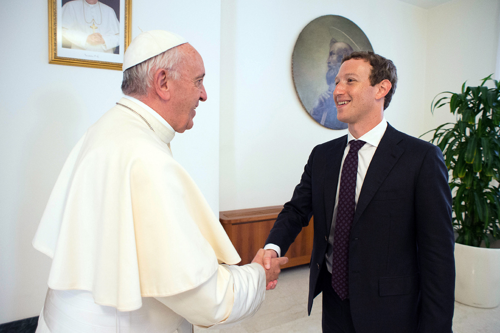 L'entretien s'est déroulé à Sainte-Marthe, la résidence que le pape a choisie au Vatican.