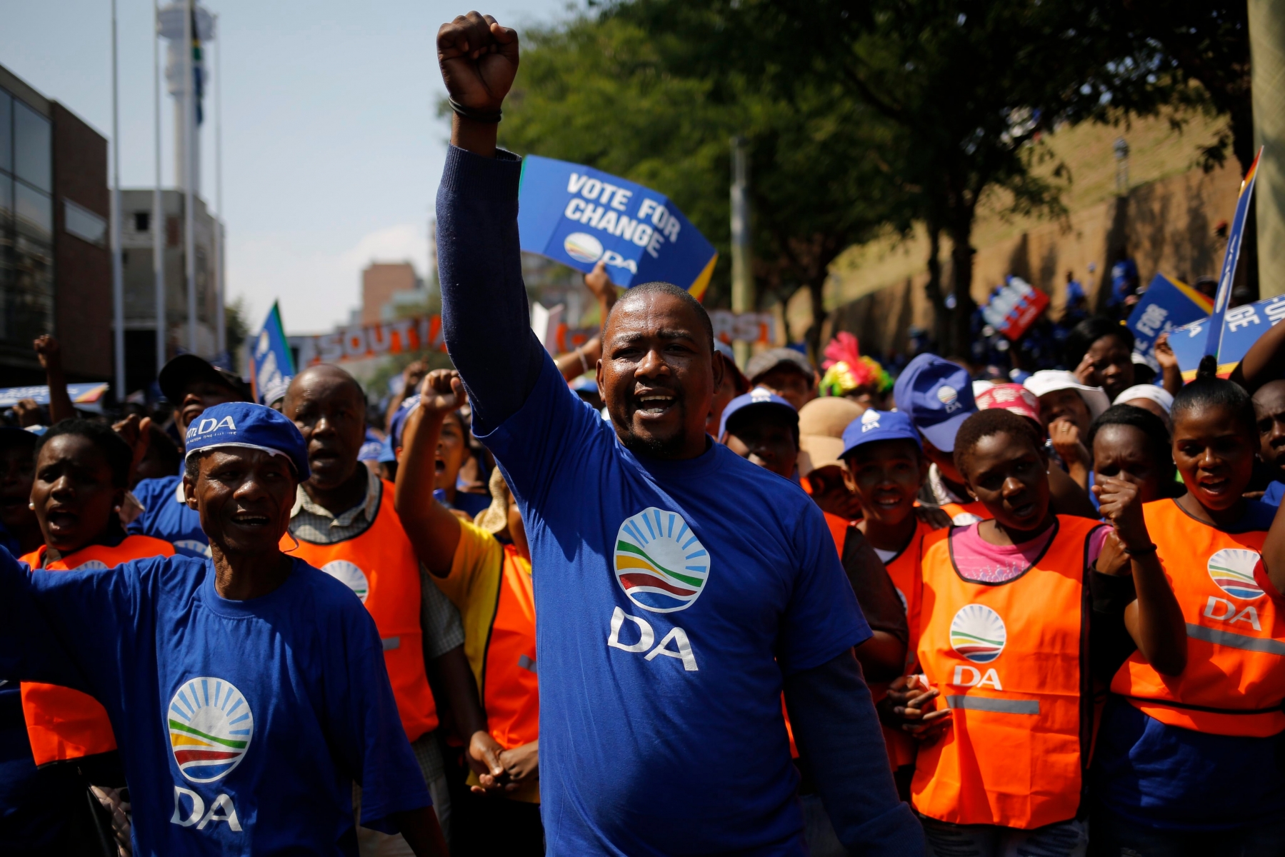 epa05456100 A picture made available on 05 August 2016 shows some of the thousands of Democratic Alliance (DA) members march through the streets of downtown Johannesburg during a protest march against South African President, Jacob Zuma, Johannesburg, South Africa,15 April 2016.  The party has made a historic victory by winning the Nelson Mandela Bay area from the ruling African National Congress (ANC) and as results come in from the recent local election may win more major cities in South Africa. The ANC has ruled the country since 1994.  EPA/KIM LUDBROOK SOUTH AFRICA ELECTIONS