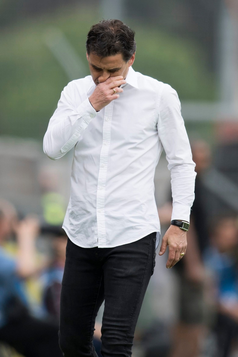 ARCHIV - ZUM ENDE DER ZUSAMMENARBEIT VON TRAINER DIDIER THOLOT UND DEM FC SION STELLEN WIR IHNEN FOLGENDES ARCHIVBILD ZUR VERFUEGUNG. - Reaction de l'entraineur du FC Sion Didier Tholot, lors de la rencontre de football de Super League entre entre le FC Sion et le FC Zuerich ce dimanche 22 mai 2016 au stade de Tourbillon a Sion. (KEYSTONE/Jean-Christophe Bott) SCHWEIZ FUSSBALL SION THOLOT